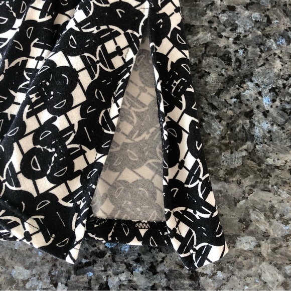 LULA ROE Black & White Geometric Print Short Sleeve Swing Top - Picture 5 of 11
